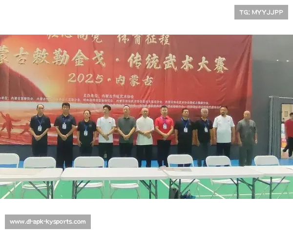 内蒙古武术大赛展现蒙古跤技法与非遗融合创新成果 内蒙古武术大赛展现蒙古跤技法与非遗融合创新成果